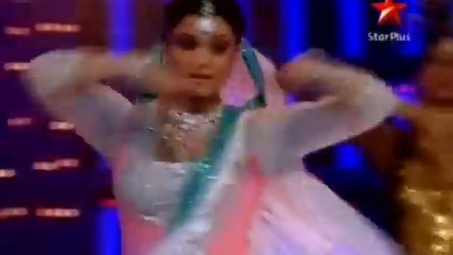 HQ: Aishwarya Rai LIVE Performance @ Screen Awards 2011