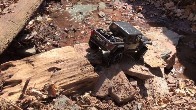 Traxxas TRX-6 Flatbed Hauler + Rocks + Water = Can It Survive? смотреть онлайн