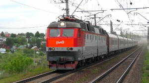 Опаздывающий ЧС7-106 со скоростным поездом Москва - Белгород и приветливой бригадой