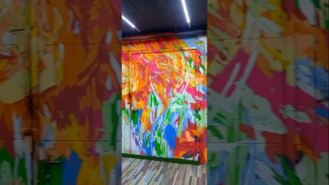 Граффити в автосалоне смотреть онлайн