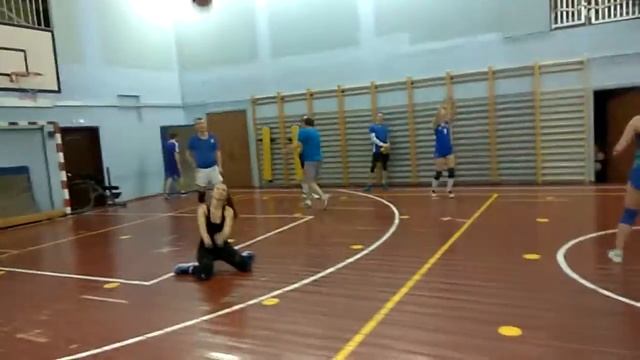 Турнир по волейболу! Разминка перед игрой! смотреть онлайн