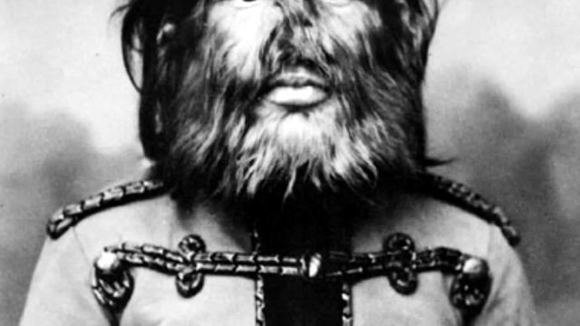 Почему ФРИКИ и БОЛЬНЫЕ люди так популярны? смотреть онлайн