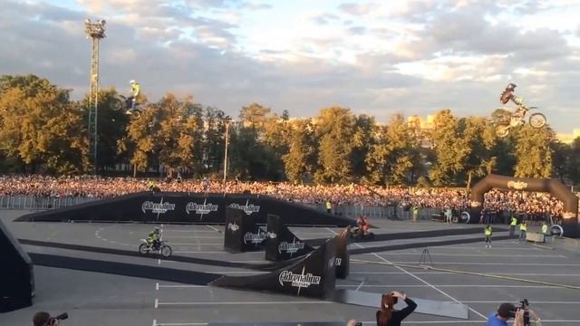 Рекорд России. САМАЯ ДЛИННАЯ НЕПРЕРЫВНАЯ СЕРИЯ МОТОФРИСТАЙЛ-ТРЮКОВ смотреть онлайн