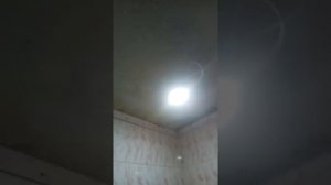 установка багетов под натяжной потолок у себя дома