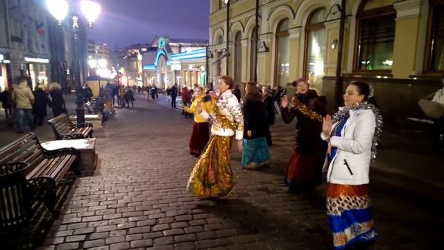 Часть 2 Не трезвый и оч позитивный певец мантр, танцор) Позитивное влияние мантр,Барабаны,отжиг 201 смотреть онлайн
