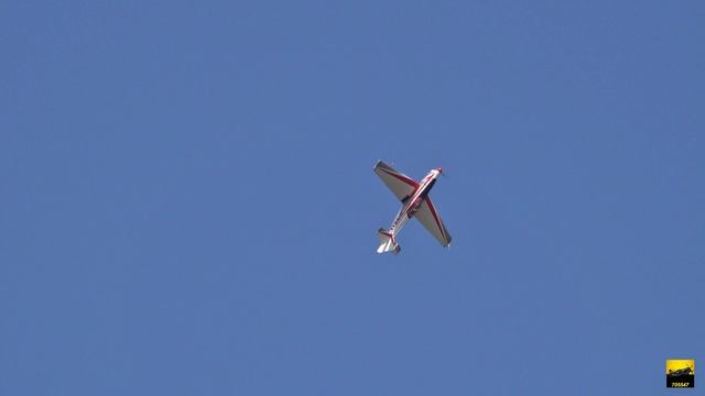 Zlin 526 - Paul Erhard - Aerobatic Display - Ellwangen 2021 смотреть онлайн