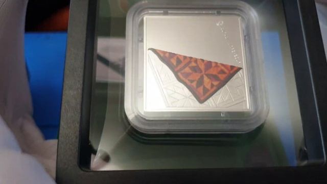 Улётная бабочка и тёплая корпешка - последние интересные новинки нацбанка. Две цены в первый день ! смотреть онлайн