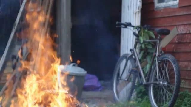 Panasonic Lumix DMC G2 Raw Test Footage - Garden Fire смотреть онлайн