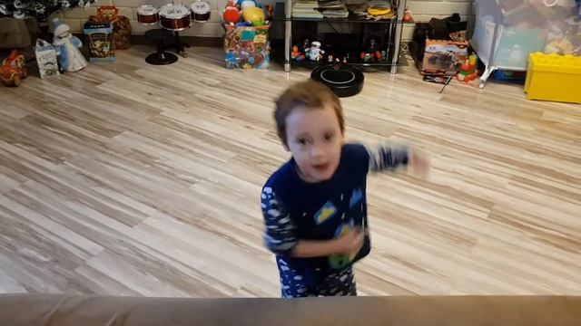 Лучший танец под песню про Папу! смотреть онлайн