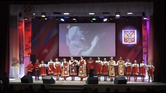 Народный ансамбль народной песни "Раздолье". Походная донских казаков "Провожают казаков". смотреть онлайн