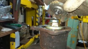 Карина е как снять шестерню ABS или замена заднего ступичного подшипника!