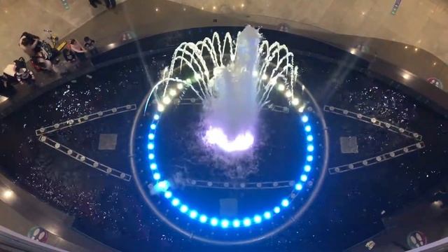 ТРЦ «ОКЕАНИЯ». Водное ШОУ светодинамического, музыкального фонтана. Москва. 29.03.2021г. смотреть онлайн