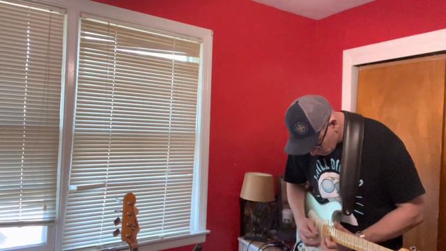 First Play with the Fender Princeton Reverb 65 Reissue смотреть онлайн