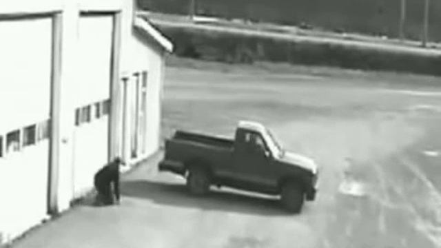 Попытался угнать авто смотреть онлайн