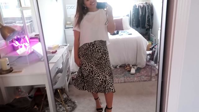 23 OUTFITS FROM 10 ITEMS! Summer Capsule Wardrobe 2019 смотреть онлайн