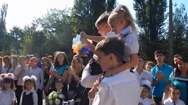 Первый звонок в школе №43 (01.09.2015 г.). Видео "Корабелов.Инфо" смотреть онлайн
