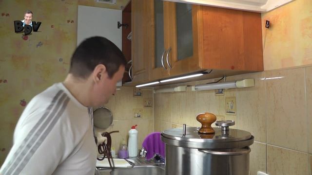 Сосиски горячего копчения | В домашних условиях | Коптильня горячего копчения | Эксперимент смотреть онлайн