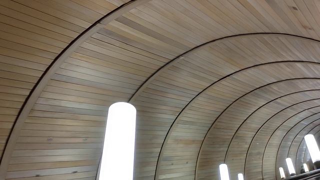 В Метро на экскалаторе смотреть онлайн