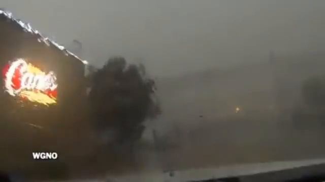 Мощный ураган сдул поезд с моста смотреть онлайн