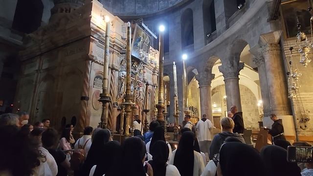 Church of the Holy Sepulchre, Jerusalem - Armenian prayer (Lent) and Catholic prayer (Palm Sunday) смотреть онлайн
