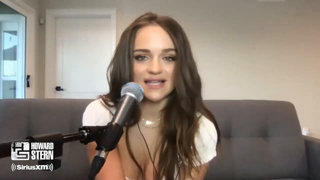 Was Joey King Haunted on the Set of “The Conjuring”? смотреть онлайн