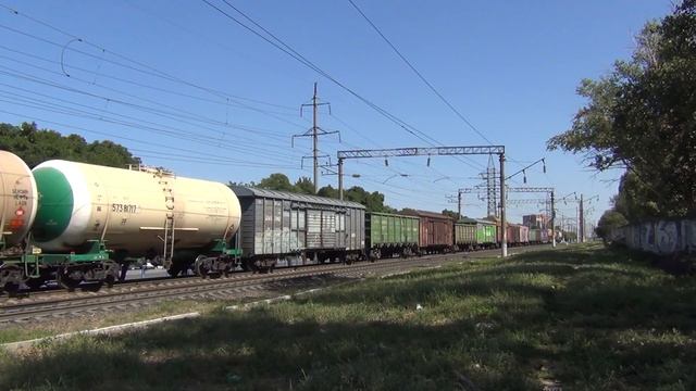 Электровоз ВЛ80К-295 с грузовым поездом смотреть онлайн