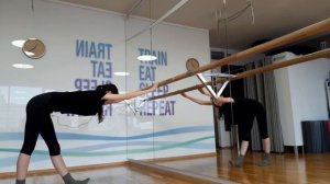 Комплексом упражнений из направления «Растяжка у станка»