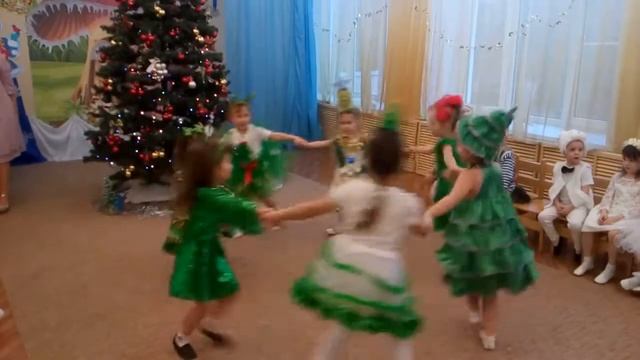 Танец елочек средняя группа детского сада смотреть онлайн