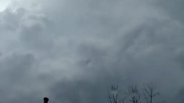 Грозовое облако вид снизу. смотреть онлайн