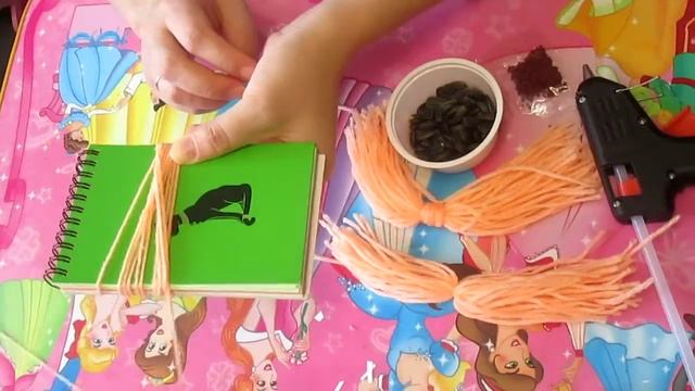 Делаем красивых цыплят из пряжи, бисера и семечек. Мастер-классы для детей и взрослых.