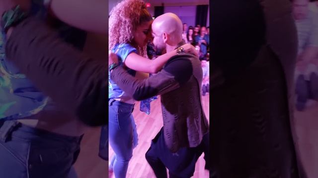 Ataca Y La Alemana Bachata - Como Mirarte смотреть онлайн