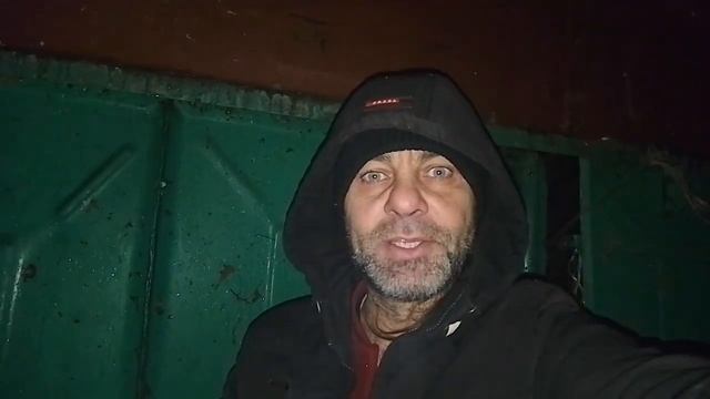 ГЕННАДИЙ САХНО СЛУЧАЙНО ЗАБРËЛ В ГАРАЖ СПАСАЯСЬ ОТ ДОЖДЯ В ОСЕННЮЮ НОЧЬ . смотреть онлайн