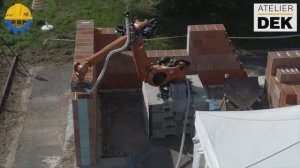 Строительный робот KUKA для укладки кирпичных блоков