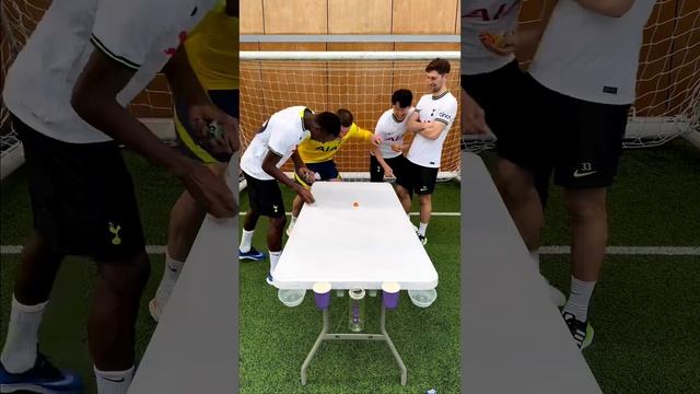 Игроки Тоттенхэма проходят челлендж в клубе