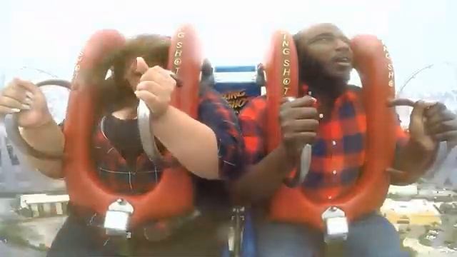 Люди теряют сознание и дико орут на аттракционе-рогатке