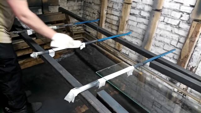 Элементарная покраска стекла для декортивного остекления!!! Осторожно маты!!!))) смотреть онлайн