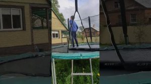 как делать заднее сальто на батуте. подробное обучение