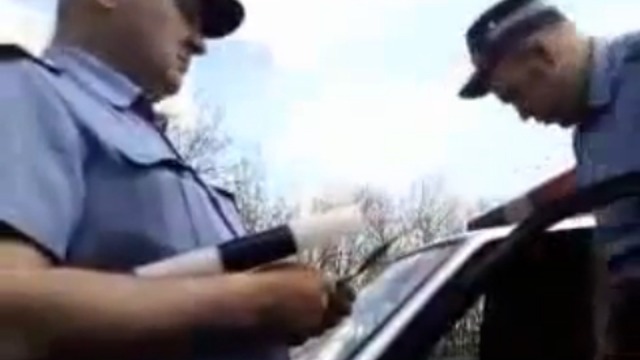 Гаишник устроил беспредел на дороге смотреть онлайн