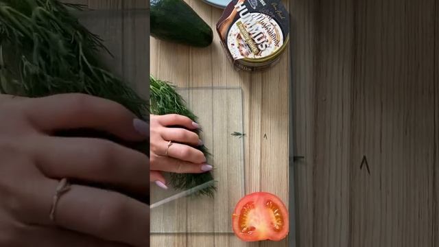 Сбалансированный ПП обед за 15 минут из киноа, авокадо и хумуса. Осторожно! Очень вкусно! смотреть онлайн