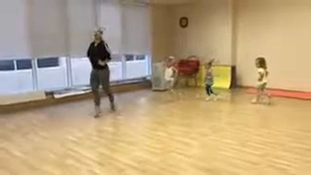 Детская ритмопластика от 2 до 5 лет. Педагог Инна Бавина. смотреть онлайн