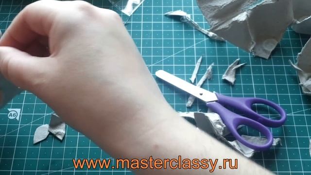 Подставка для яйц "Петух" из яичного лотка: подробный видео урок смотреть онлайн