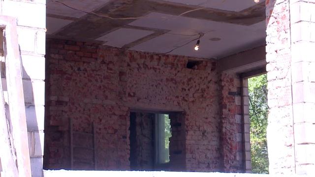 Глава Реутова проверил, как идет капитальный ремонт здания бывшего детсада «Елочка» 23.05.22 смотреть онлайн