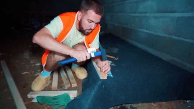 J'ai Construit Une PIÈCE SECRÈTE GAMING Chez Mes PARENTS ! Dans le sol de la maison ! смотреть онлайн