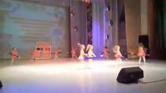 Танец Коробка с карандашами смотреть онлайн