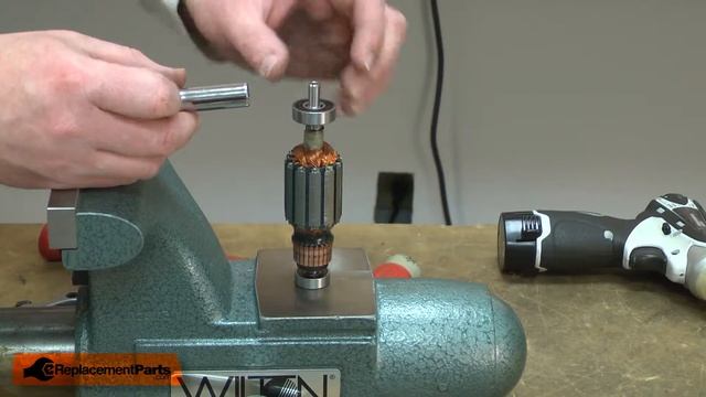 DeWALT Sander Repair - Replacing the Bearing (DeWALT Part # 330003-64) смотреть онлайн