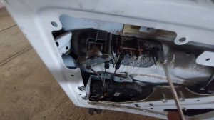 КАК СНЯТЬ РУЧКУ ЗАДНЕЙ РАСПАШНОЙ ДВЕРИ В VW CADDY