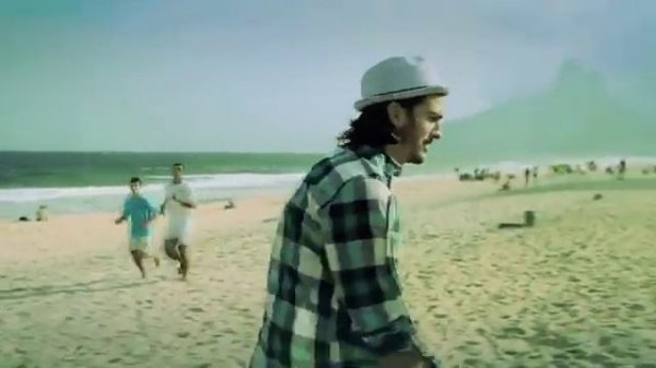 Alessandra Ambrosio и Ashton Kutcher в рекламе Colcci