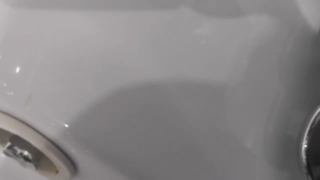 Потекла ванна с гидромассажем, это очень опасно. смотреть онлайн