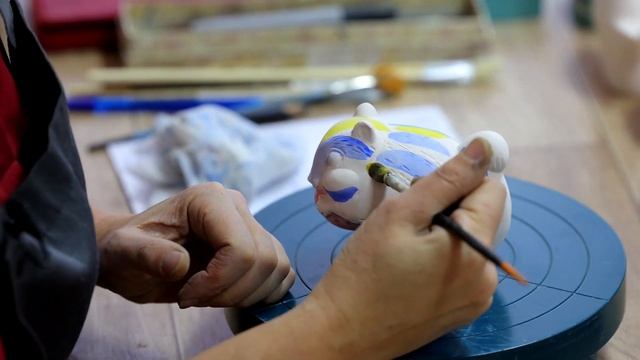 9. Анималистические образы в надглазурной росписи фарфора (продолжение) смотреть онлайн