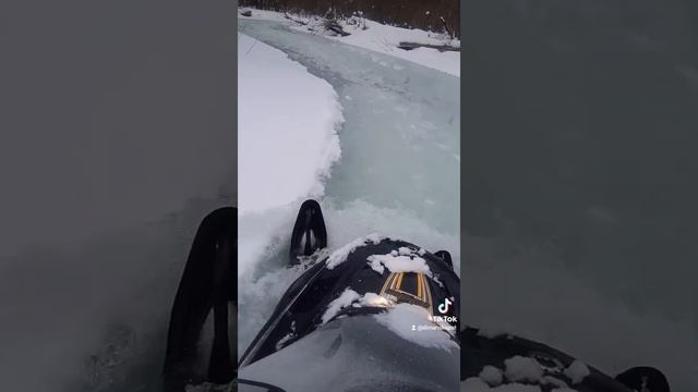 Плаваем по наледи:) смотреть онлайн